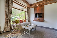 ELIVAAS Casa Mandala 4BHK Villa with Pvt pool and Garden, Goa