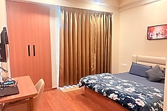 The crown stay, Greater Noida