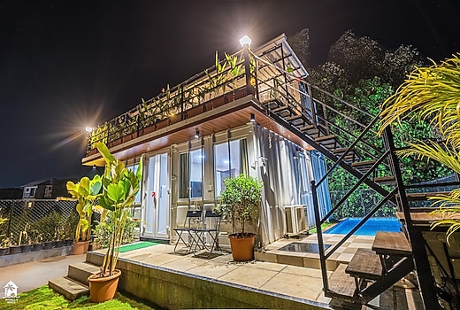 412 ADV by Soumil's Stays