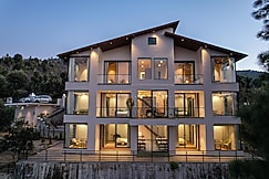 SaffronStays The Unwind Chalet: Majestic Suite, Ranikhet