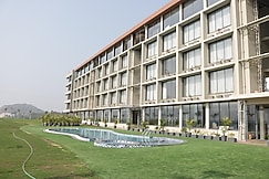 Soulbay by JPW Resorts, Rajpipla