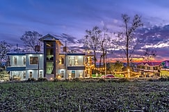 The Premium Hood Bir Billing, Bir Billing