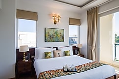 TheUrbanBloom Elegant 4BHK Apartment Near Cyber Hub, Gurgaon