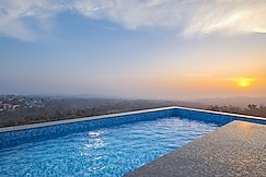 Sterling Nirmaya Dharamshala, Holi