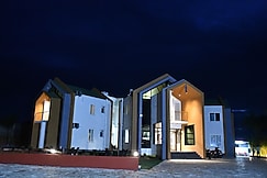 RISING BLISS RETREAT RESORT, Dharwad