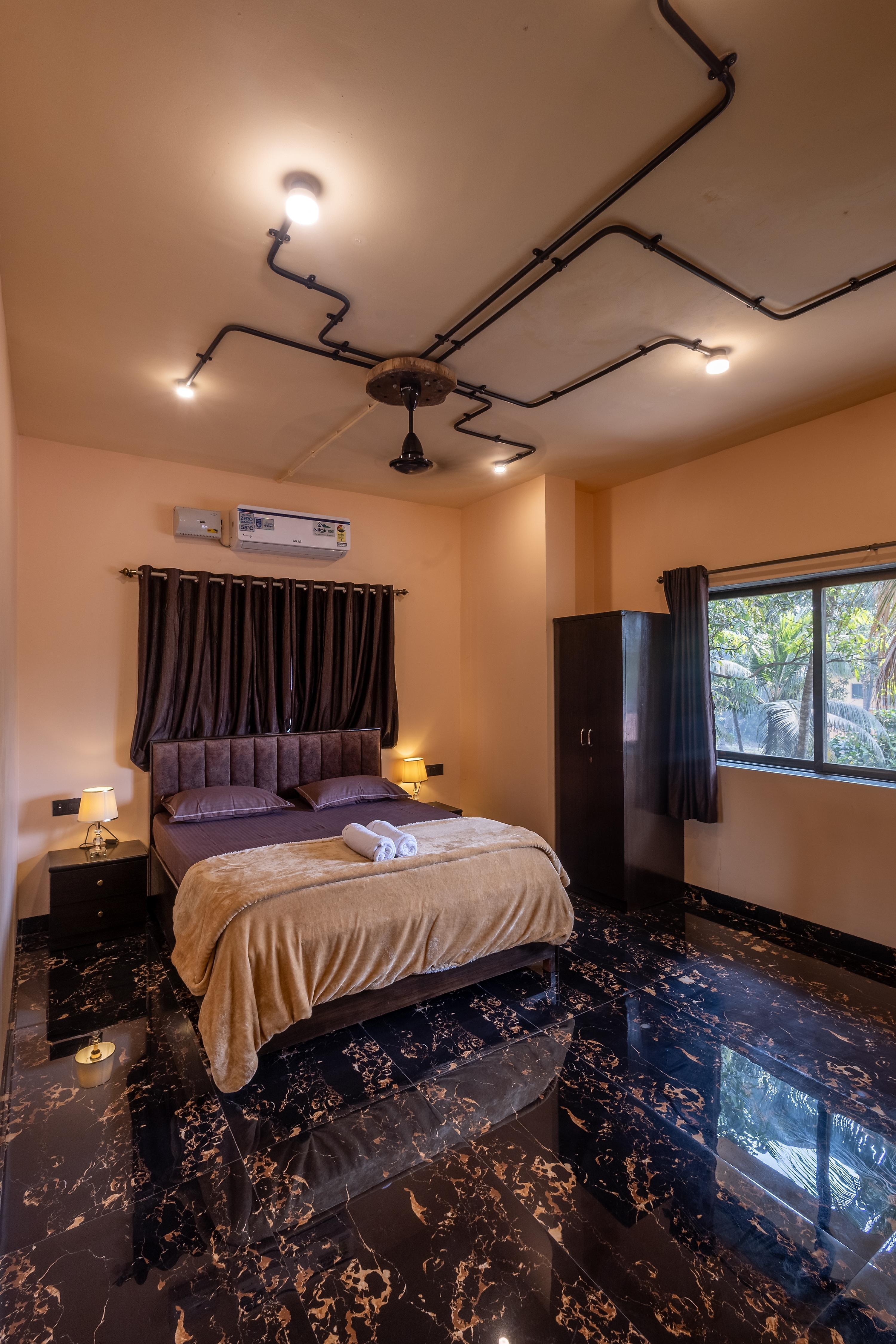 Deluxe Room with King Bed 1