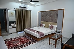 DWARKADHISH GUEST HOUSE, Tharad