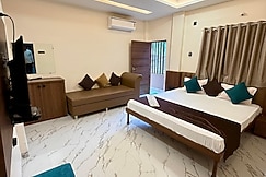 Hotel Gurukripa Palace, Khargone