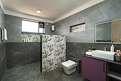 SaffronStays SunsetGlow, Kolad