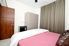 Cozy Room  Adjacent Private Bathroom  Near Parking, Dehradun