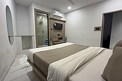 Hotel Hill Town, Gandhinagar