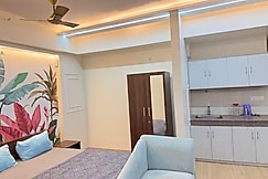 Dlfmypad Leafy Luxy by Rizzstay, Lucknow