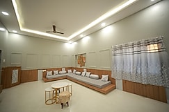 Casa Shivay, Salasar