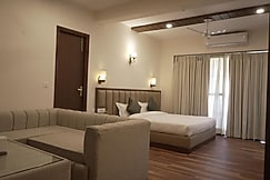 Whispering Heights, Kasauli