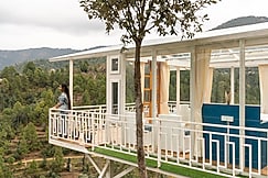 SaffronStays Prism Hill Glass Suite, Mukteshwar