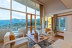 SaffronStays Prism Hill (Duplex Room), Almora