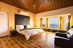 Lans Bliss Villa 3BR Mountain Views by Homeyhuts, Lansdowne