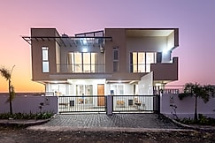 ELIVAAS White House 7-BHK Villa With Outdoor Pool & Hill Views, Bhandardara