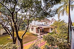 Farmstay Nature Nest 2 BR Peaceful by Homeyhuts, Kanatal