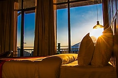 Hamta 270 Cliff Resort - 270 Degree Mountain View Suites, Sethan Manali, Manali