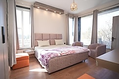 The Pine Vista  Mukteshwar  3bhk wi fi Cook, Mukteshwar