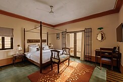 Vintage Art Deco Villa in Sangolda North Goa, Goa