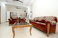 Bright Room with Private Bathroom   Balcony Access, Dehradun