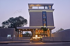 Sands Point, Auroville