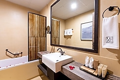 Luxe Retreat Hotel Apartments 2BHK, Dubai