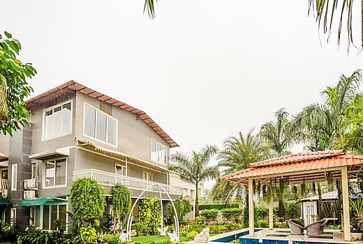 ELIVAAS Signature Moonstone Meadows 1 Suite Room With Shared Pool