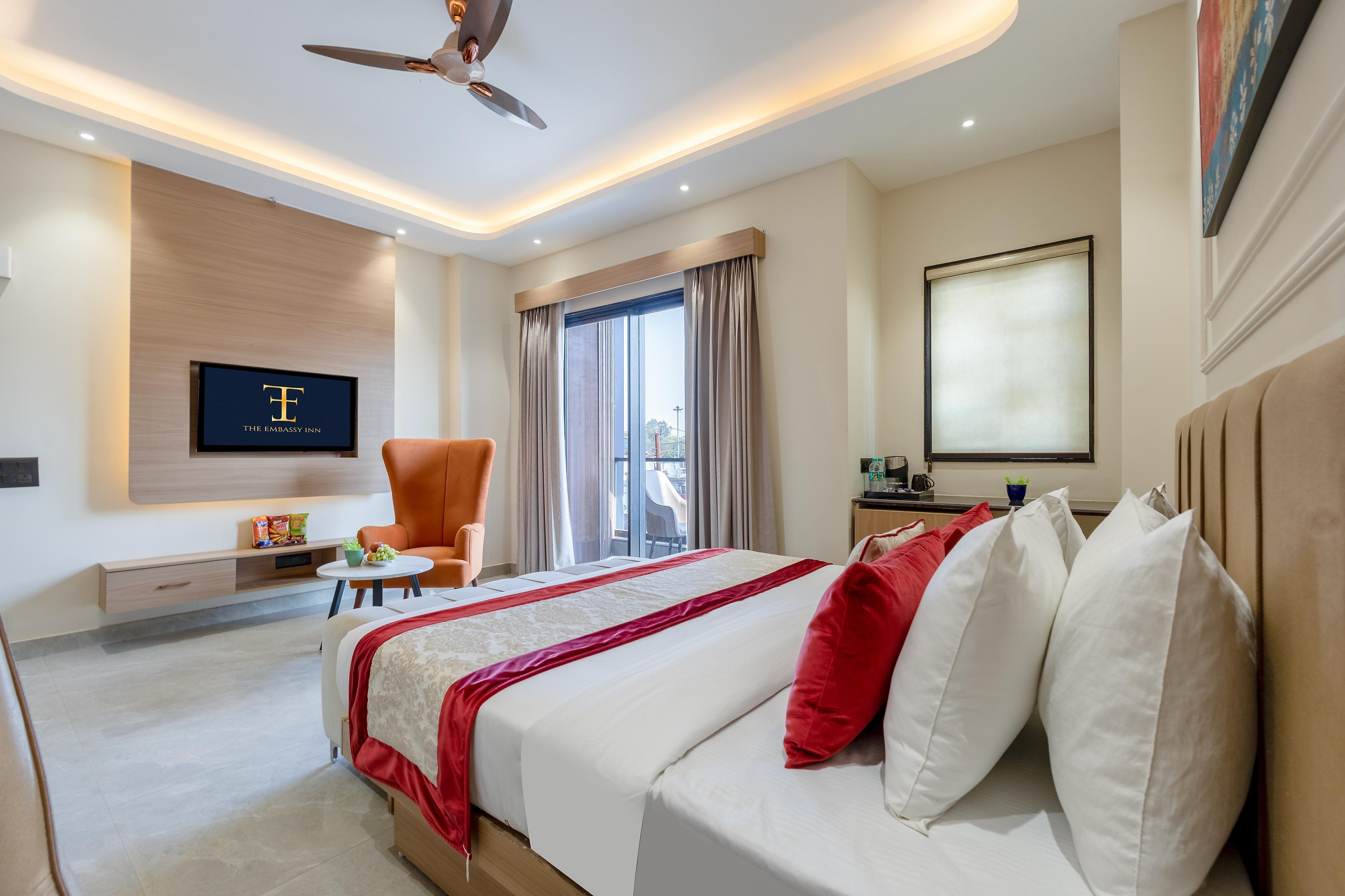 The Embassy Inn - Near Indoor Stadium & Sector 11 𝗕𝗢𝗢𝗞 Noida Hotel