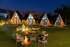 Alaya Stays KV Ventures Fable Cottage with Shared Pool, Faridabad