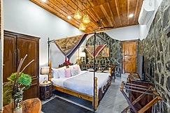 ELIVAAS Zephyr Selora 1 Hill View Room with Common Pool, Dhanaulti