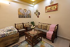 Casa InteliStay | Luxe 2BHK | Medanta & Lulu, Lucknow