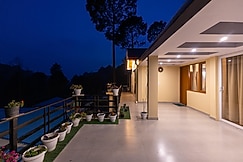 ELIVAAS The Nakshatra 3BHK Villa Near Kainchi Dham, Sattal