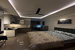 Modern Studio Apartment with Pool WiFi Kitchen, Jaipur