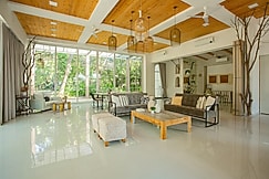 Mowgli's Glass Den, Wada