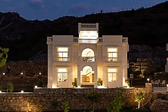 ELIVAAS Mandovar 1 Room Suite with Common Pool & Garden, Udaipur