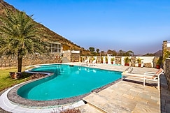 ELIVAAS Mandovar 1 Room Suite with Common Pool & Garden, Gogunda