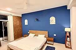 LA VIDA STAYS, Lucknow