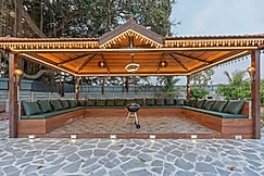 ELIVAAS Courtyard Banyan | Rustic 2 BHK villa with pool, Devanhalli