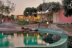 SaffronStays Chandra Amara, Ramanagara