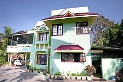 Gayathry Homestay Breezy 2BR Varkala by Homeyhuts, Varkala