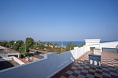 Ramadri ocean view 2BR house in Vizag by Homeyhuts(SF), Visakhapatnam