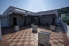 Ramadri ocean view 2BR house in Vizag by Homeyhuts(SF), Visakhapatnam