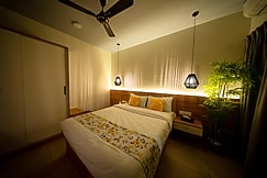 Casa Luma 1BHK Furnished Siolim Pool Jacuzzi Sauna, Goa