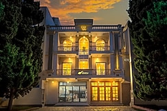 Vaidik Palace - 800 mtr from Prem Mandir, Govardhan