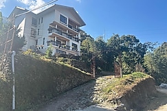BLUE IRISH HOMESTAY, Pelling