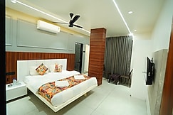 High View Lodging, Solapur
