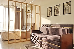 The Artful Abode - Highway Facing Studio, Zirakpur